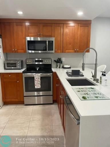 Foto del edificio - 350 Oaks Ln