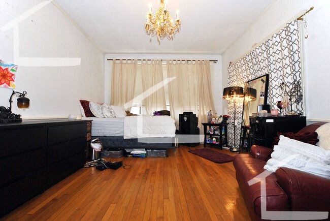 Building Photo - 215 Saint Paul St