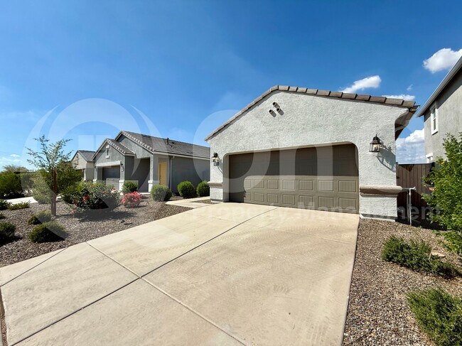 Building Photo - 3372 W Stanton Ave