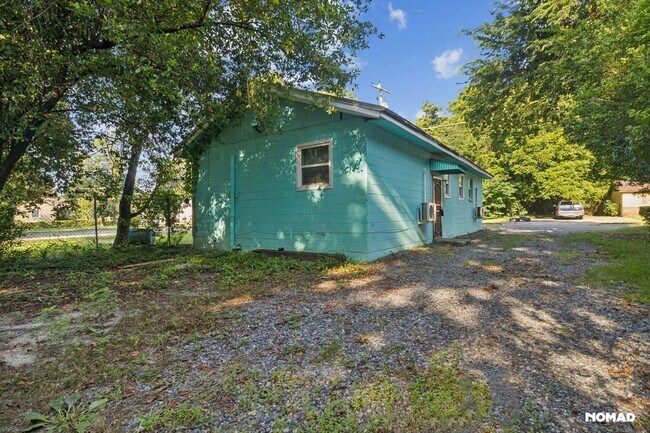 Foto del edificio - Charming 1BR Duplex in Fort Valley