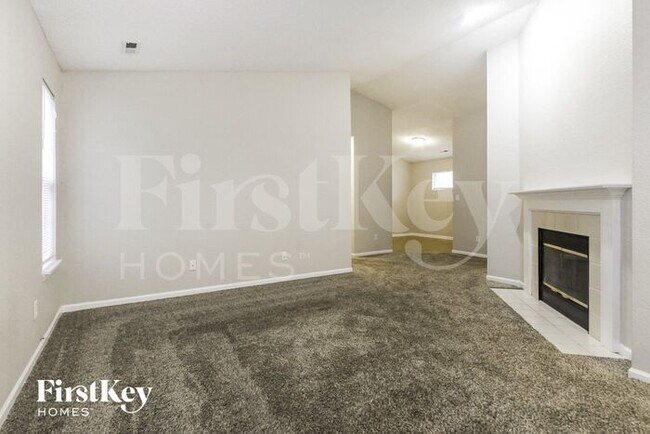 Foto del edificio - 5248 Bluff View Dr