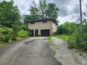 Building Photo - 2576 Pitcairn Rd