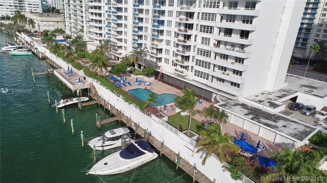 Foto del edificio - 5700 Collins Ave