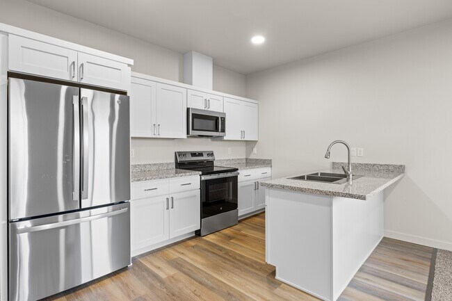 Building Photo - 2028 Sunset Dr