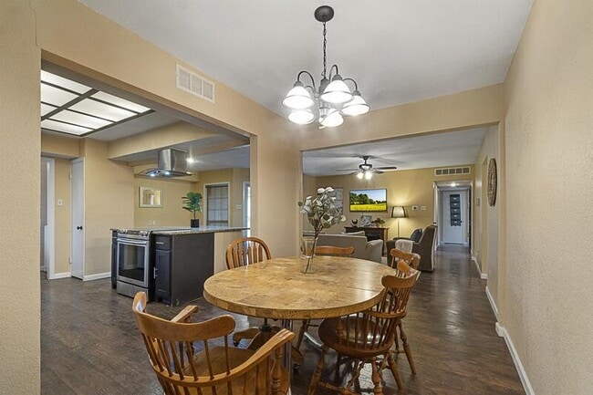 Building Photo - 8131 Ukiah Dr