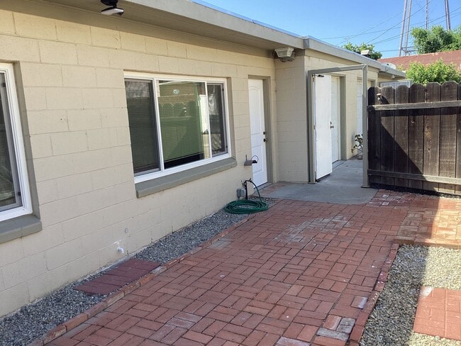 Building Photo - Very Nice One Bedroom Home Now Available In Gustine