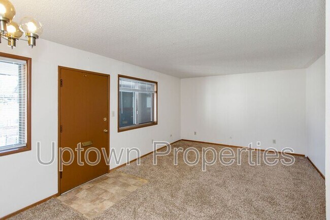 Building Photo - 8059 NE Flanders St