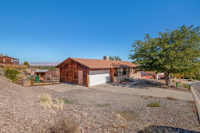 Foto del edificio - Charming 3-Bedroom Family Home in Orchard Mesa with Incredible Views!!!
