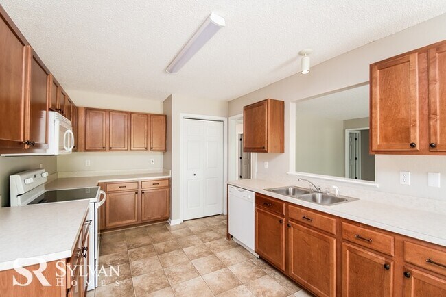 Foto del edificio - Spacious 5 bedroom 3.5