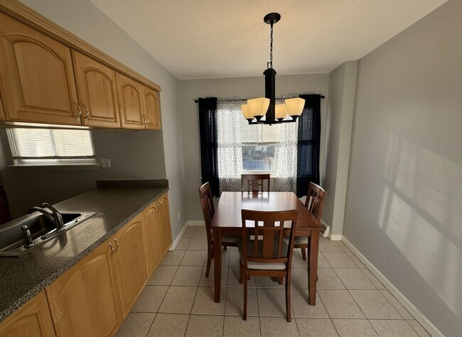 Foto del edificio - Spacious 4BR Home with Garage in Northeast Philadelphia