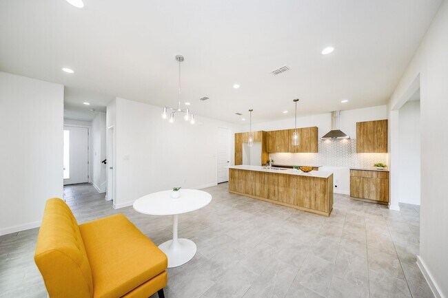 Building Photo - 108 Deer Path Lp