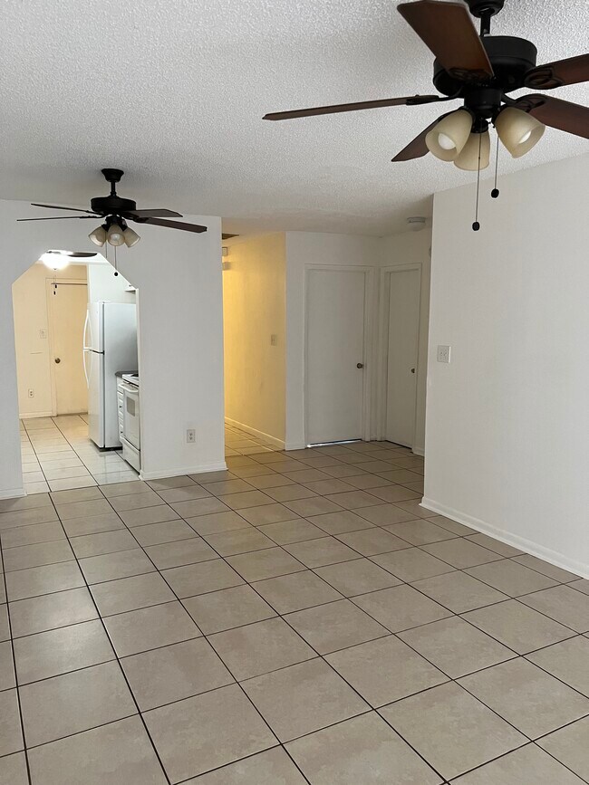 Building Photo - 1817 Fairview Shores Dr