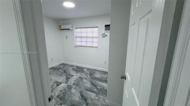 Foto del edificio - 2731 NW 100th St