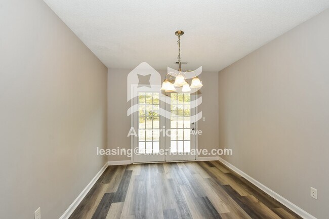 Building Photo - 2817 S Partridge Cir
