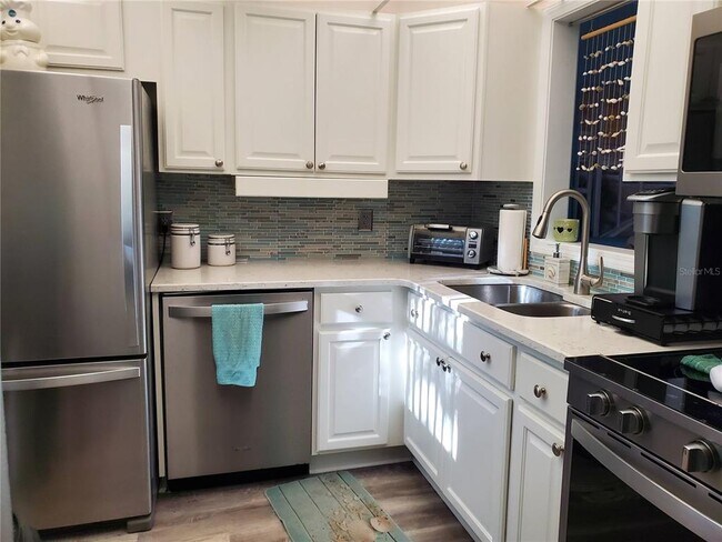 Foto del edificio - 11485 Oakhurst Rd