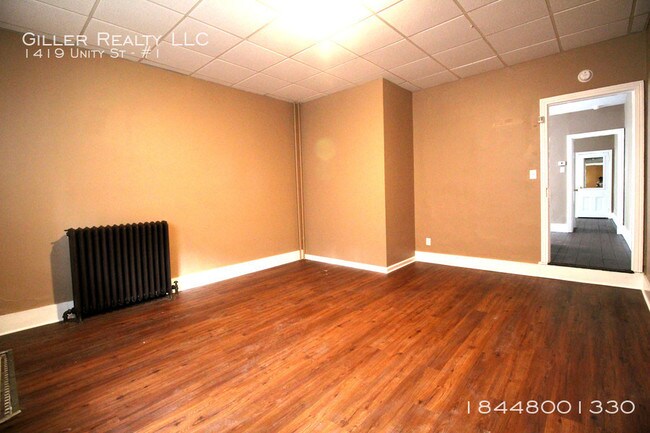 Building Photo - Newly Rehabbed 1 Bedroom Apartment Available!