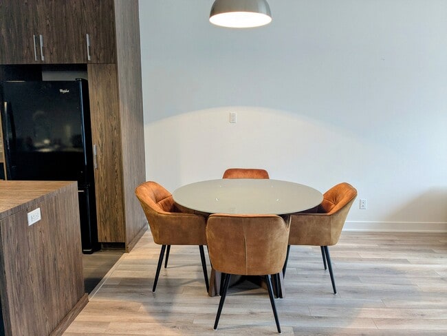 Building Photo - 4320 Rue Bernard-Hubert