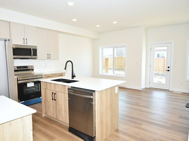 Photo du bâtiment - 2115-2115 5 Ave SW