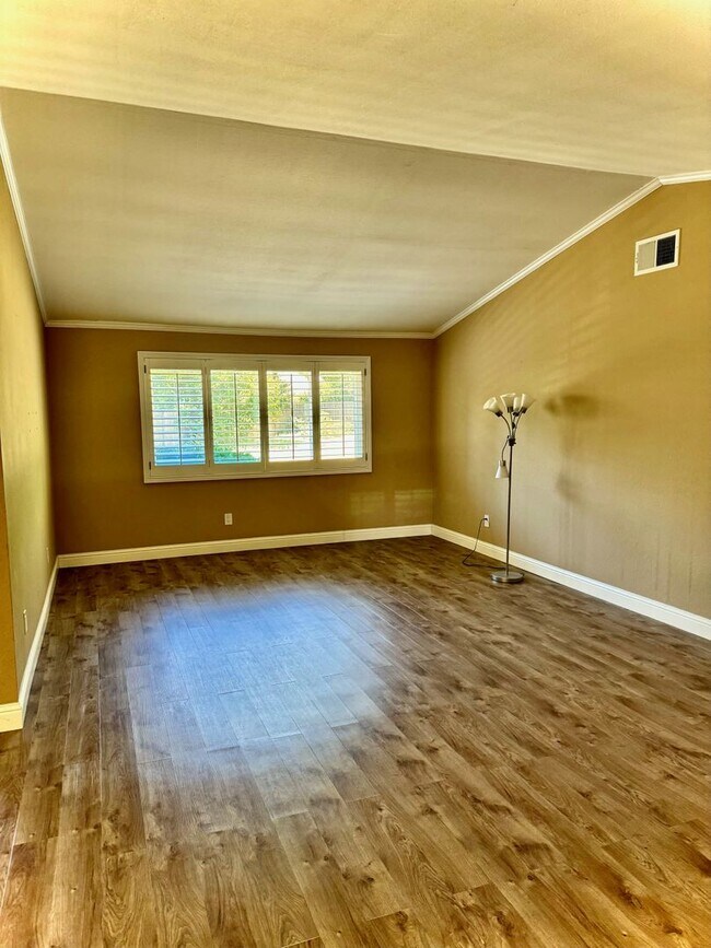 Foto del edificio - Great Location! Single Family 4 Bed/2 BA D...