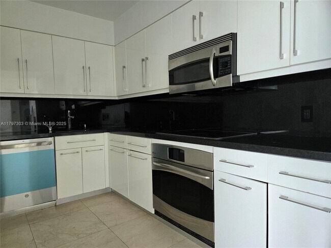 Building Photo - 800 Claughton Island Dr