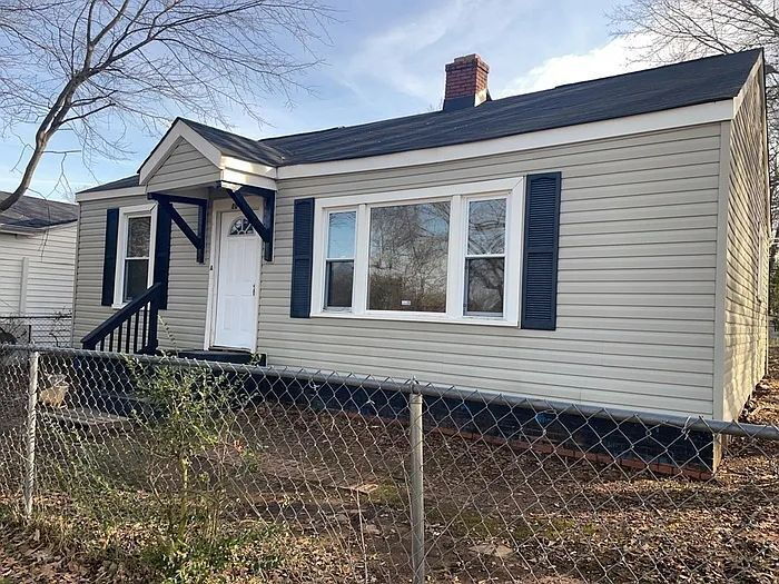 "Charming 2-Bedroom Retreat in Greenville - Perfect for Cozy Living!" - "Charming 2-Bedroom Retreat in Greenville - Perfect for Cozy Living!"