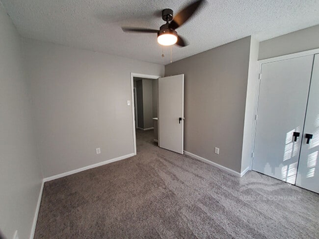 Foto del edificio - 5991 Lofty Oak Rd