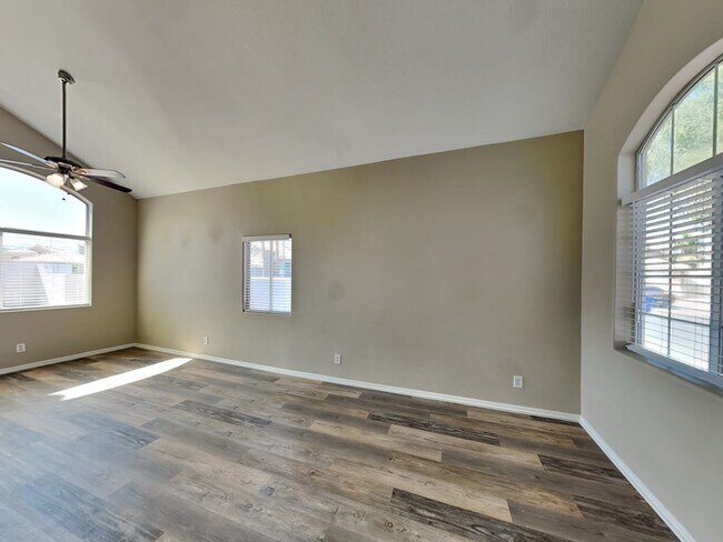 Building Photo - 3925 Laurel Brook Dr
