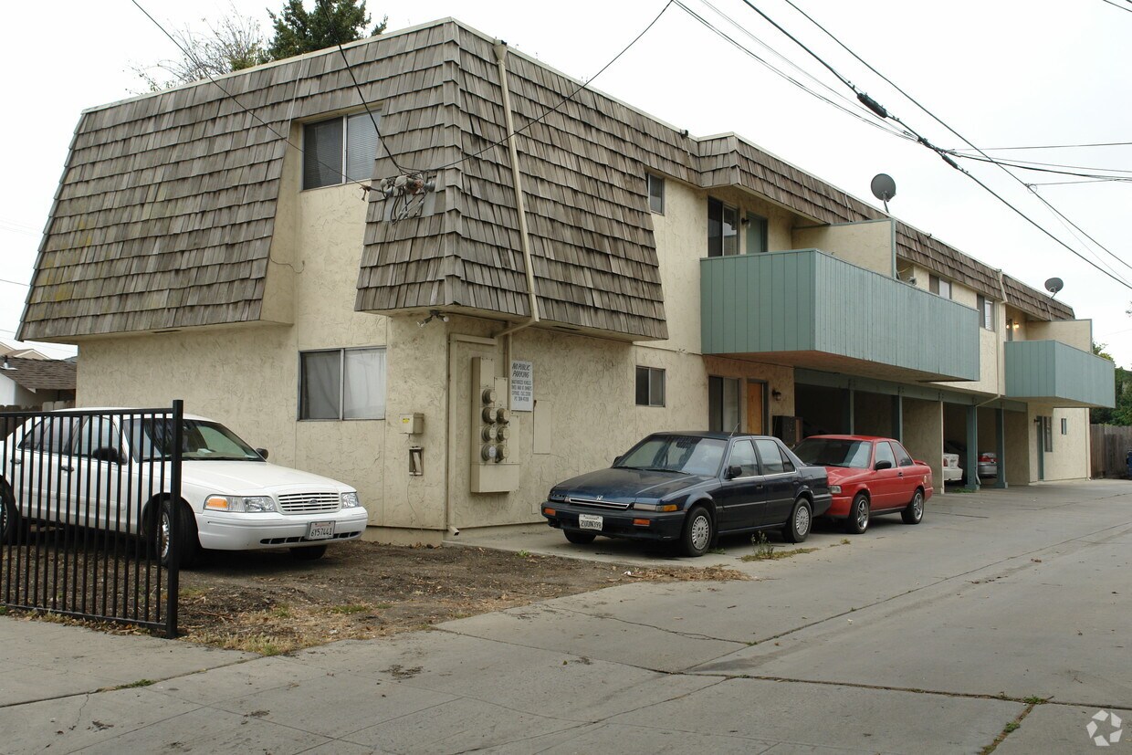 Primary Photo - 132 E Gabilan St
