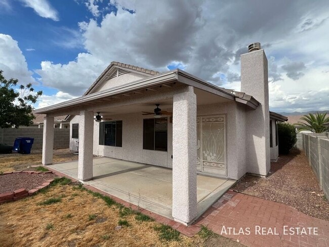Building Photo - 3028 S Elinore Dr