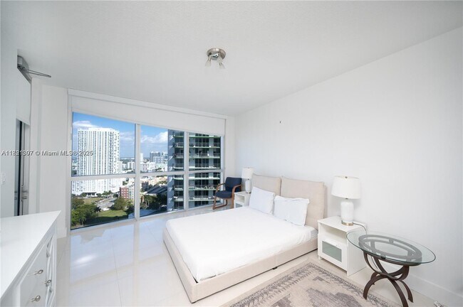 Foto del edificio - 1750 N Bayshore Dr