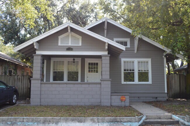 Building Photo - 2536 Phyllis St