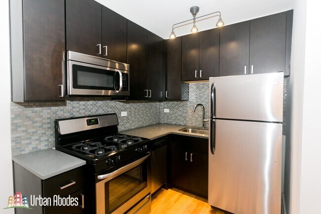 Foto del edificio - 2419 N Kedzie Blvd