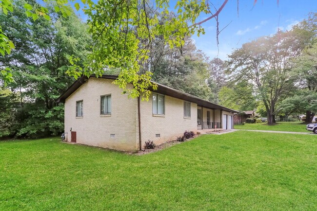 Building Photo - 4615 Sahara Dr SW