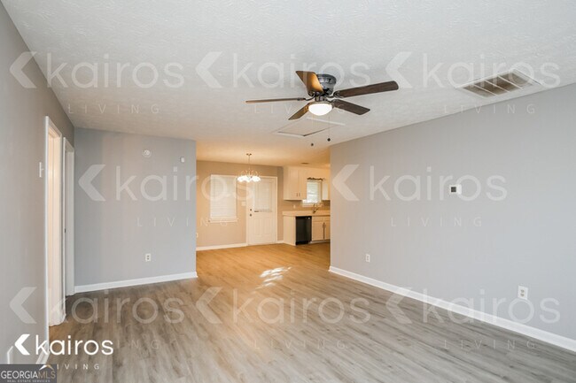 Building Photo - 105 Deer Pkwy