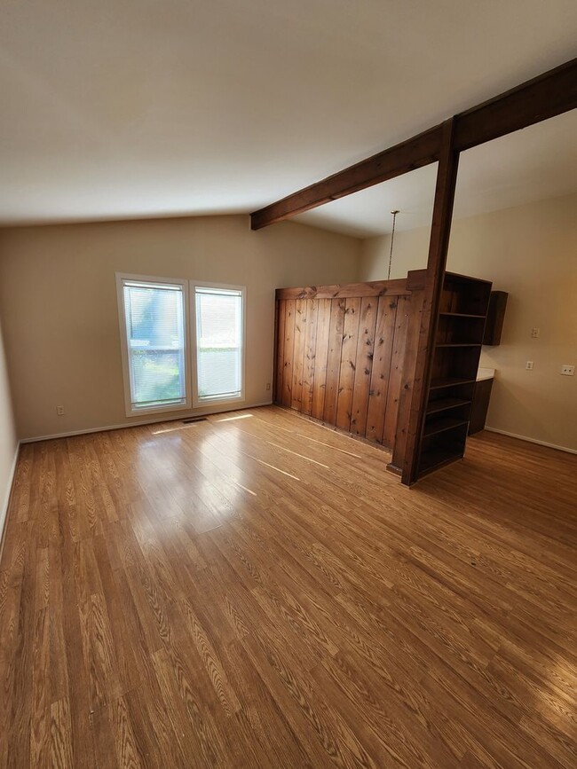 Building Photo - 47 Mansfield Crescent Way