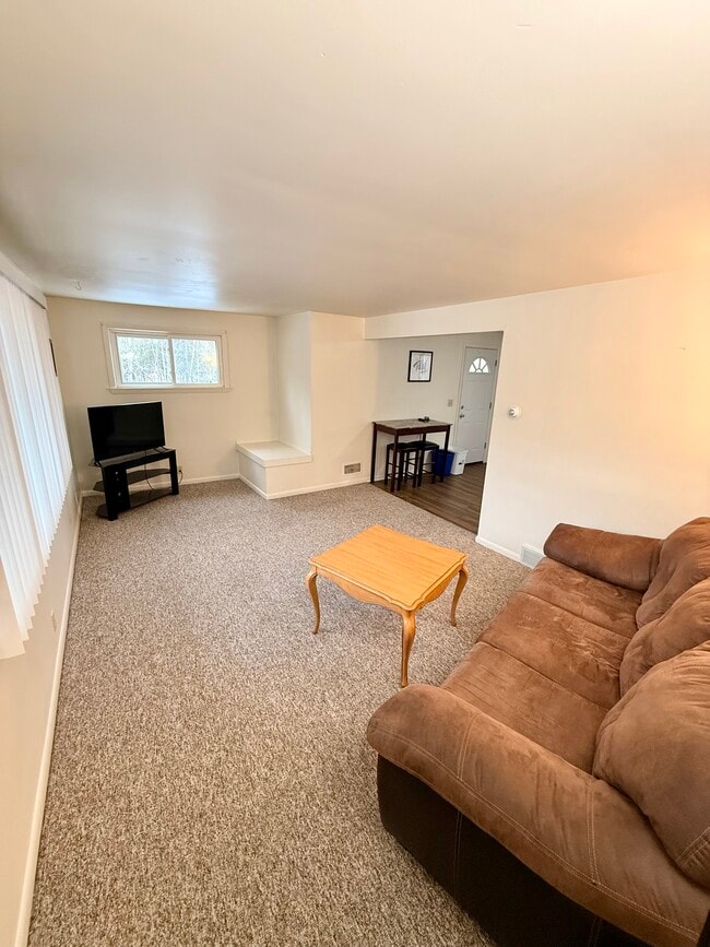 Building Photo - 310 Poplar St