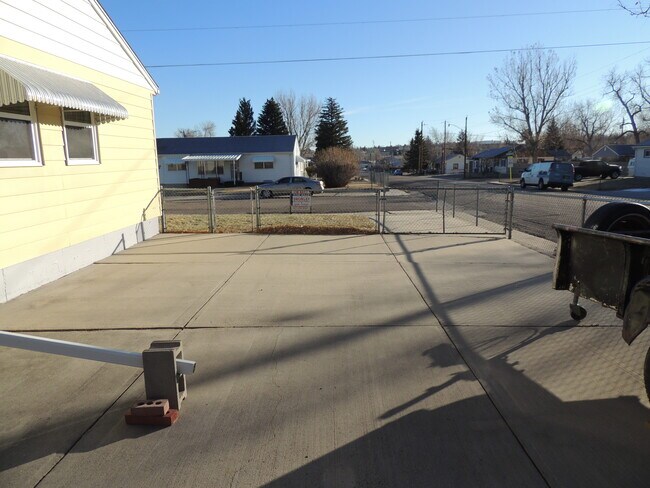 RV Parking - 736 S Huber Dr