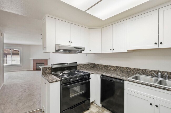 Foto del edificio - Santee Condo 3 bedroom Upstairs Unit.