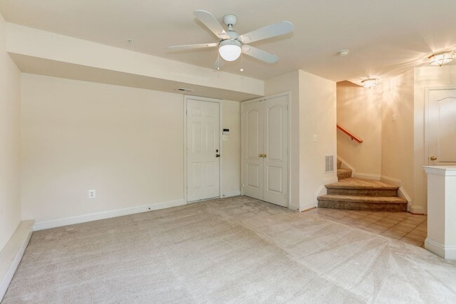 Building Photo - 3 Bed 3.5 Bath - Silver Spring Townhouse -...