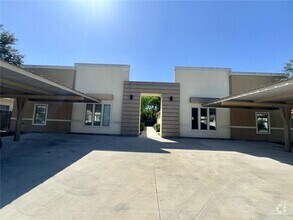 Building Photo - 2103 Garden Ridge Dr