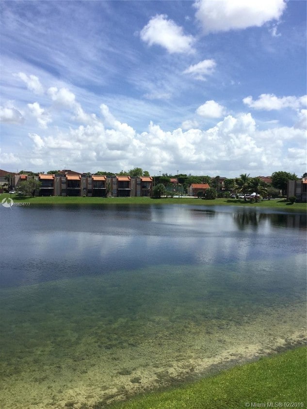 Primary Photo - 500 W Park Dr