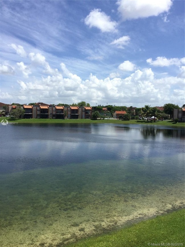 Building Photo - 500 W Park Dr