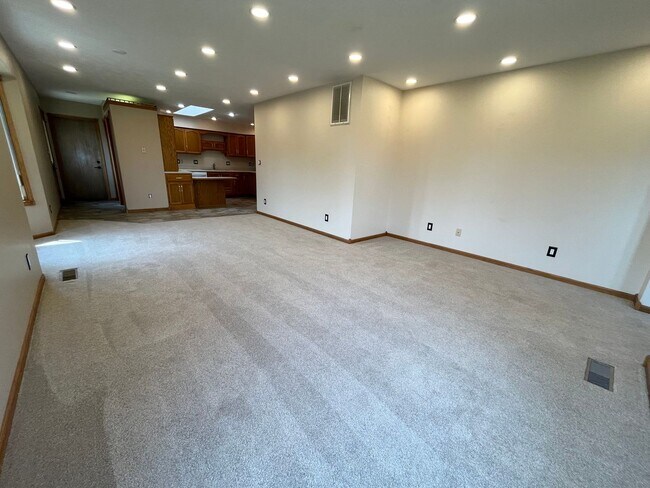 Foto del edificio - 301 N Cherry St