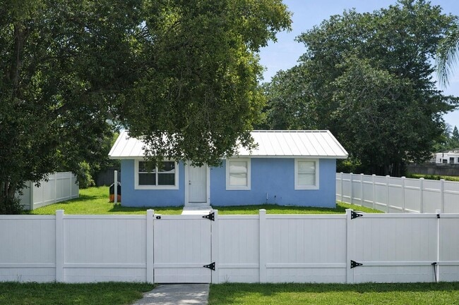 Photo - 120 S Price St House