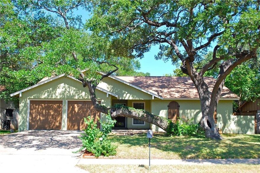 Primary Photo - 11724 Running Fox Trail