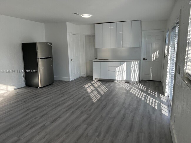 Foto del edificio - 19122 NW 36th Ave