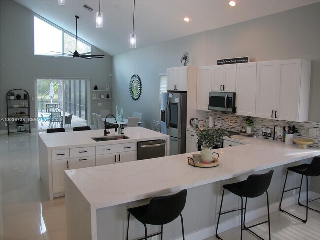 Foto del edificio - 5285 NW 112th Terrace