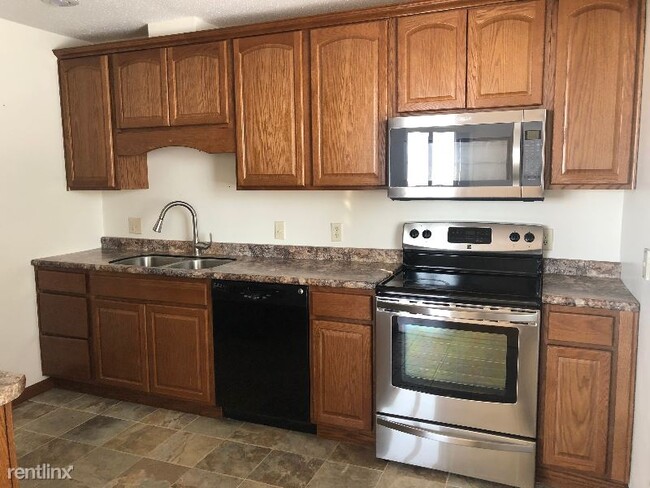 Building Photo - 214 N Lake View Dr