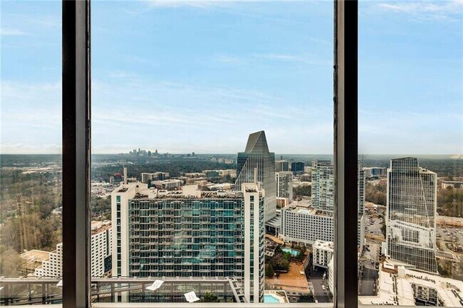 Foto del edificio - 3344 Peachtree Rd NE