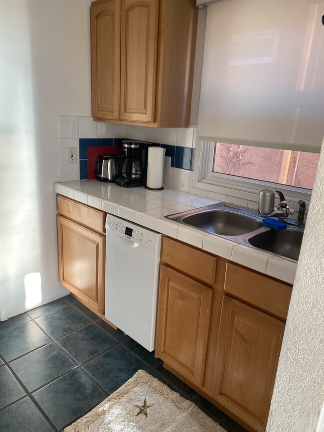 Kitchen w/ dishwasher, - 117 Bay Shore Ave